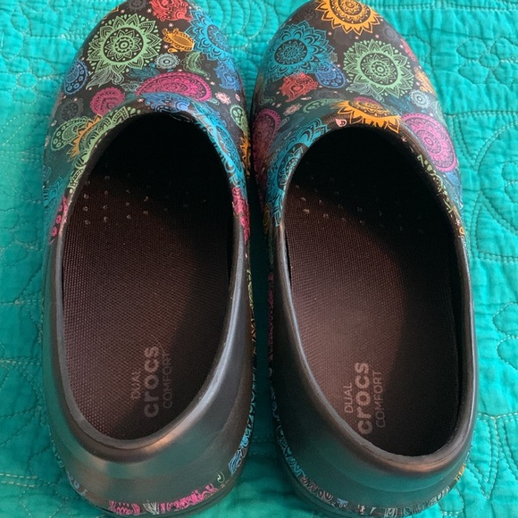 Crocs Clogs - Picture 6 of 8